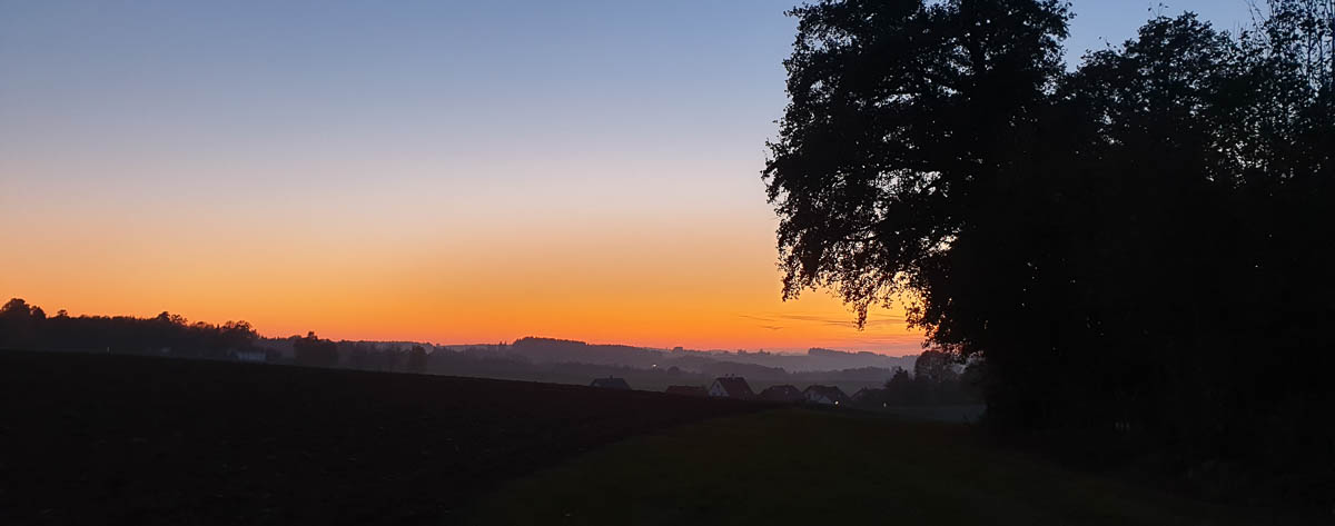 Landschaft im späten Sonnenuntergang