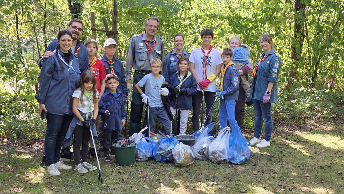 Unserere Stadt soll schöner werden, Müllsammelaktion der Christlichen Pfadfinderinnen und Pfadfinder der Adventjugend im Landshuter Stadtpark