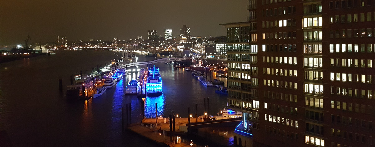 Hamburger Hafen bei Nacht