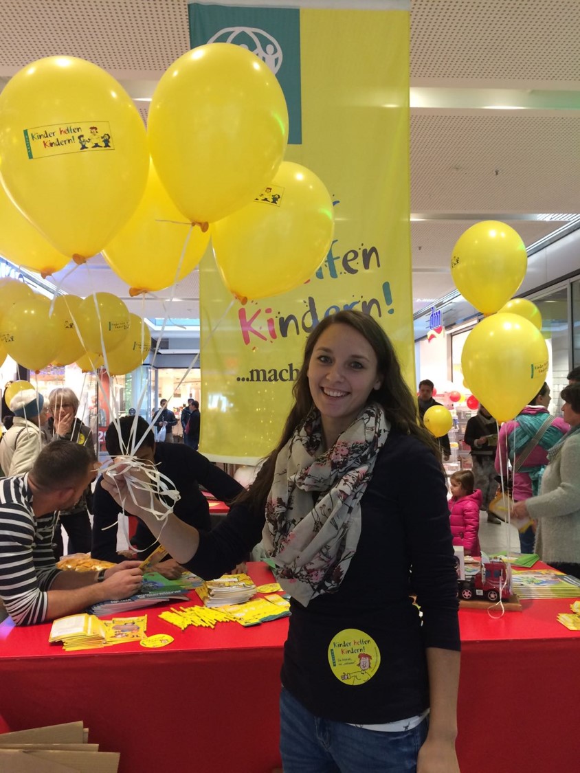 2016 Kinder helfen Kindern Infostand in Landshut